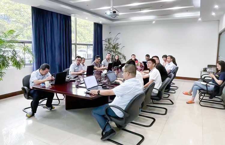 彩虹攜手晶晟科技打造信息化平臺(tái)，以科技賦能搶占行業(yè)制高點(diǎn)